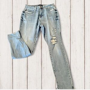 Judy Blue Light Wash Distressed Jeans